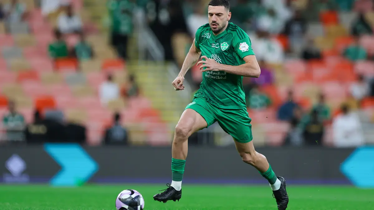 الأهلي يراقب موقف مدافعه بسبب الكلاسيكو