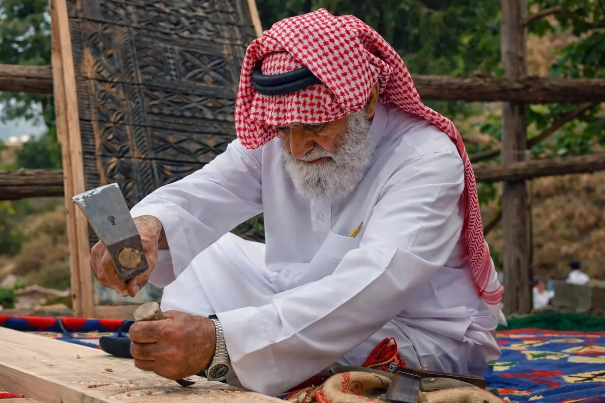 حماية التراث ورفع الجودة وتوسيع آفاق التصدير.. الحرف اليدوية تدخل مرحلة جديدة في السعودية