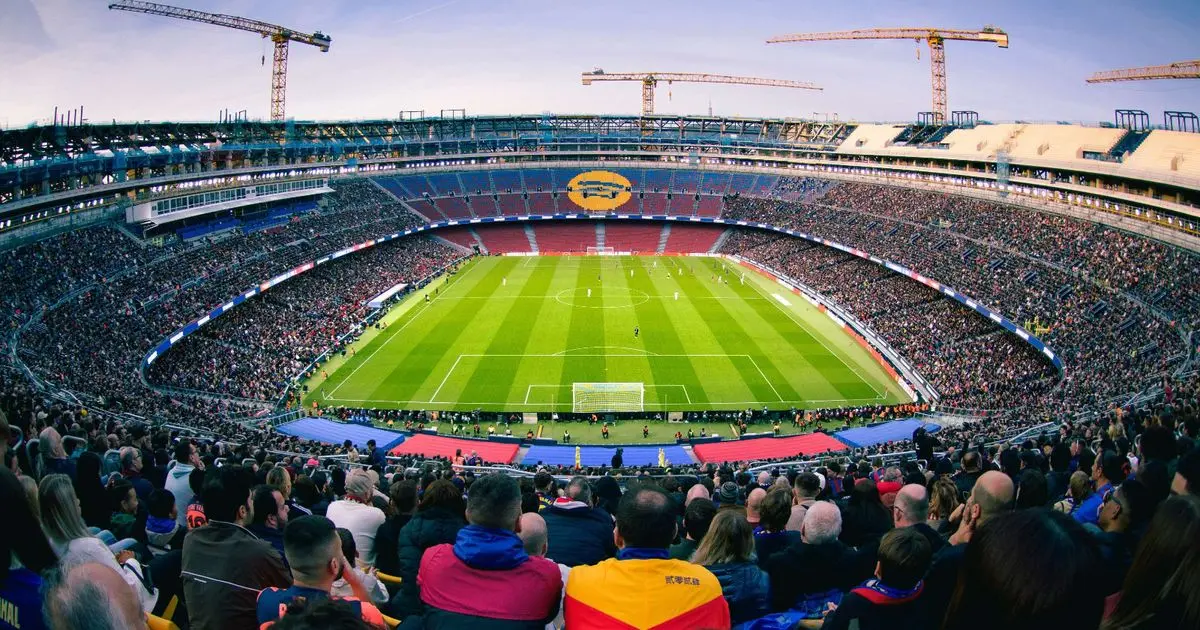 برشلونة يعود إلى معقله "كامب نو" بعد "ماراثون" دام 42 يوماً