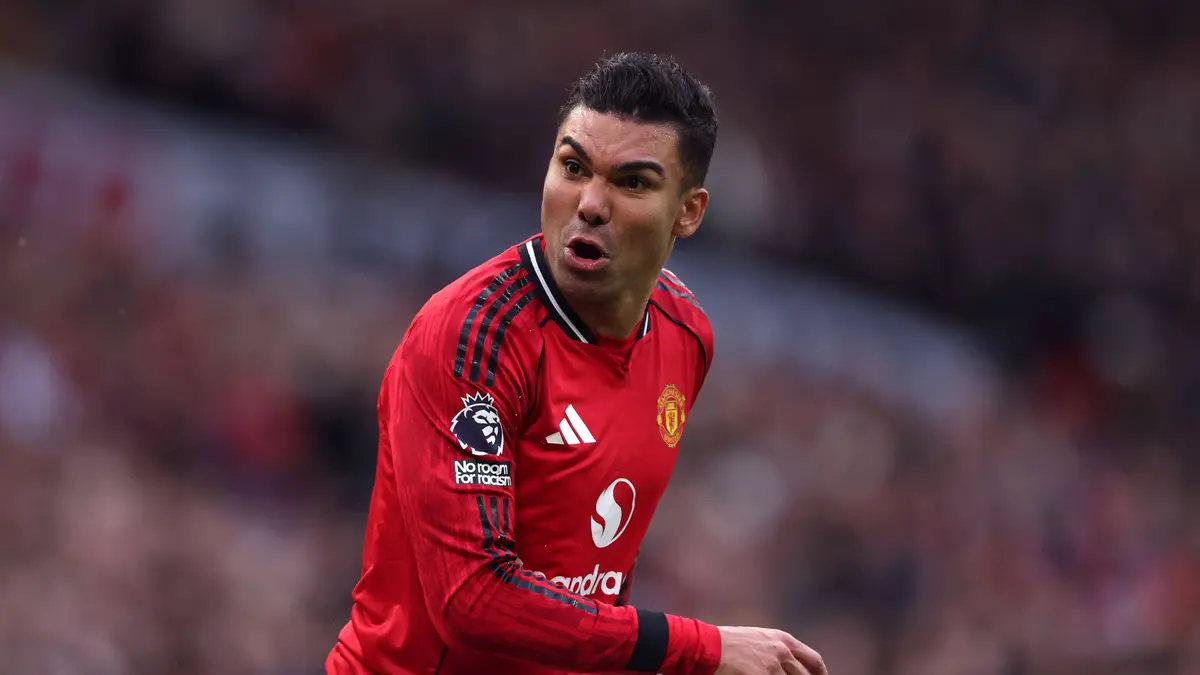 كاسيميرو إلى برشلونة؟.. صورة تثير الجدل حول مستقبل نجم يونايتد