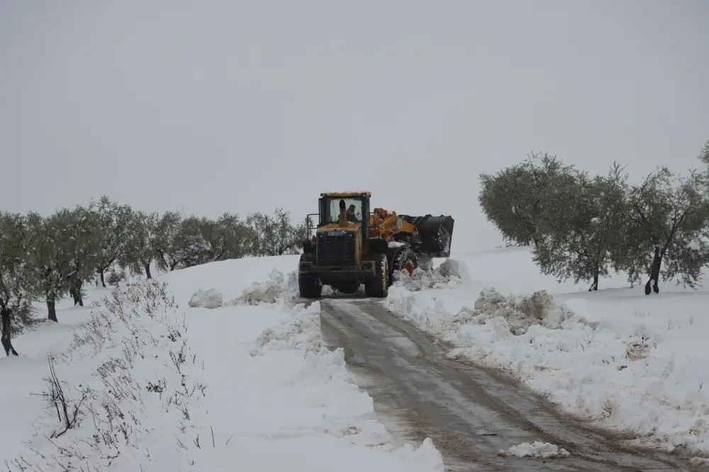 الدفاع المدني ينفّذ أكثر من 100 استجابة خلال المنخفض الجوي