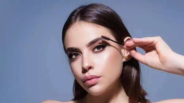 زهرة الخليج - أفضل ماسكارا بنية.. للحصول على مظهر مكياج مثالي