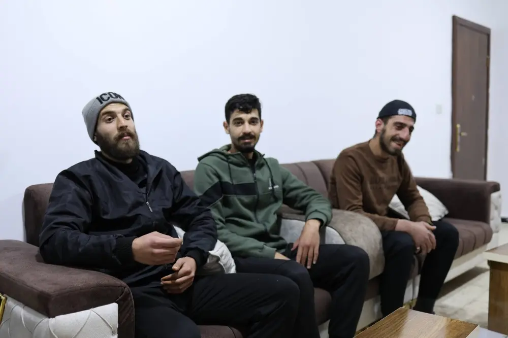 الداخلية السورية تحرّر ثلاثة مختطفين في السويداء وتسلّمهم لذويهم