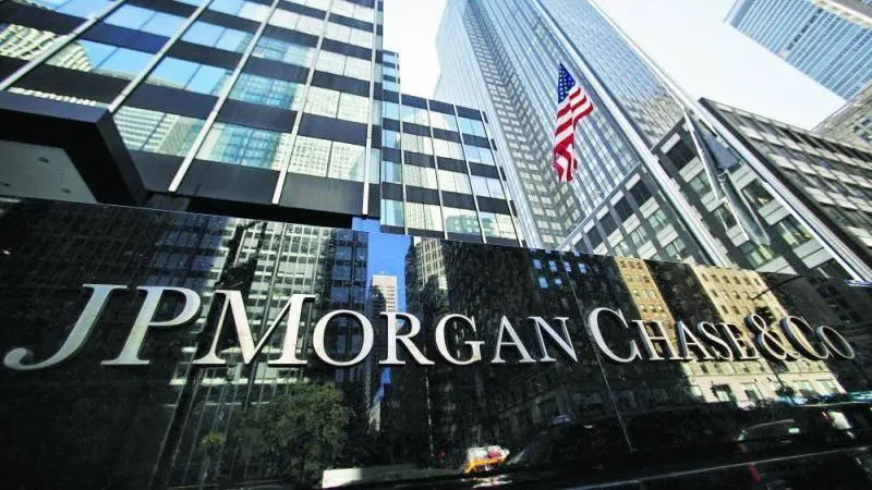 ما فرص نجاح دعوى ترامب ضد «جيه. بي مورجان» بعد إغلاق حساباته؟