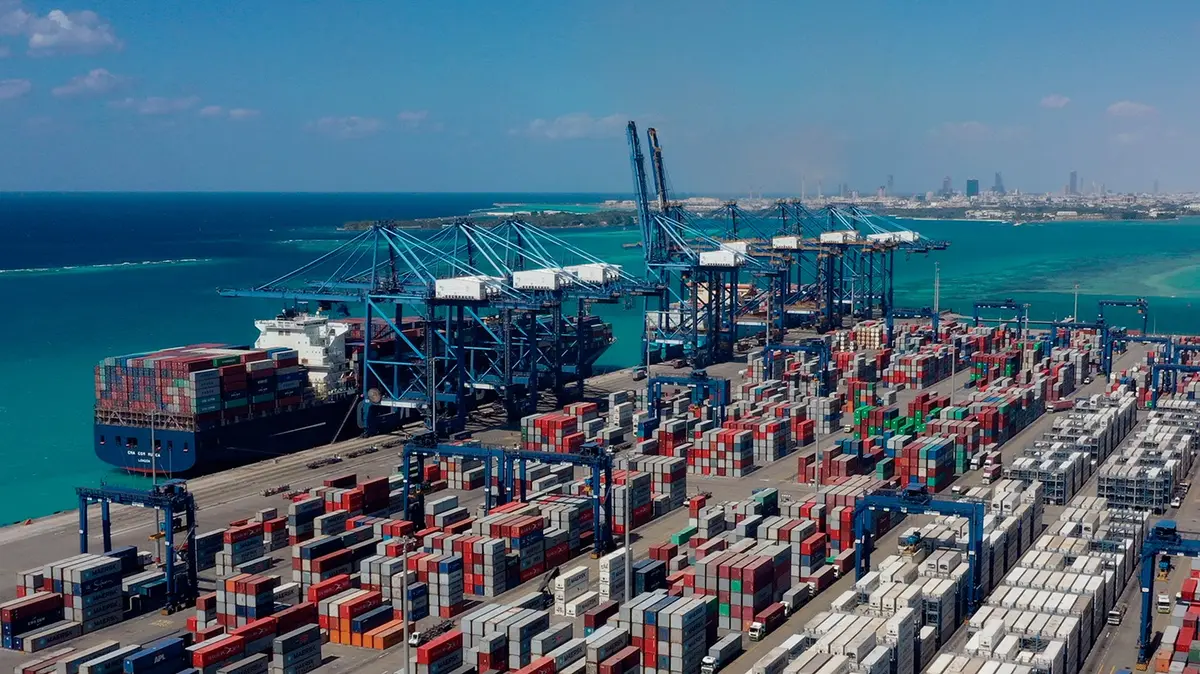 بدعم من الصادرات غير البترولية.. فائض الميزان التجاري السعودي يقفز 70.2% خلال نوفمبر 2025 - Economy Plus