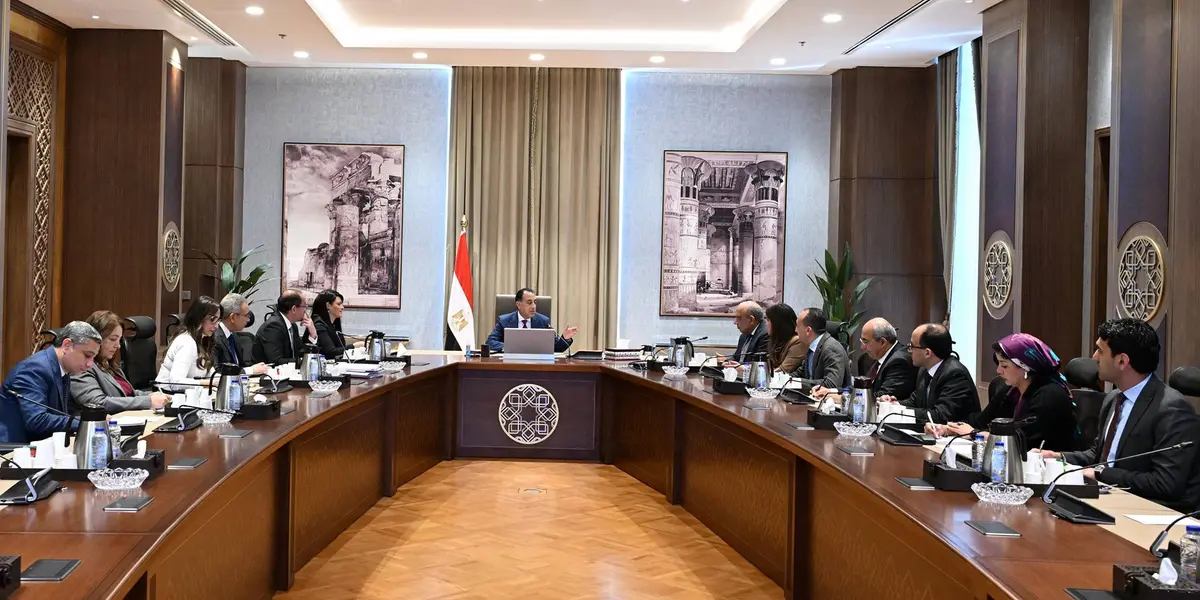 مجلس الوزراء يبحث آليات حل مديونيات الكهرباء لدى الجهات الحكومية - أموال الغد
