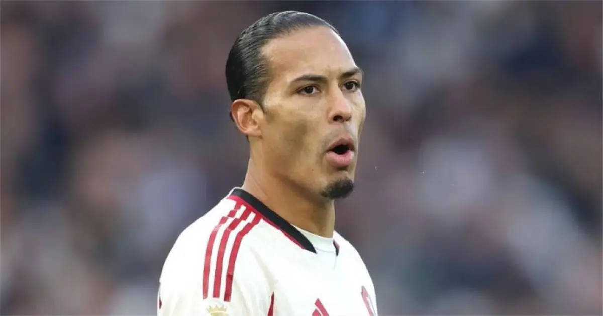 فان دايك: أتمنى بقاء لاعب ليفربول.. وأتحمل المسئولية دائمًا