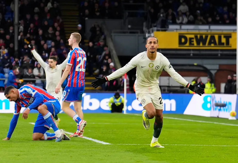 تشيلسي يقتحم المربع الذهبي للدوري الإنجليزي بثلاثية في شباك كريستال بالاس