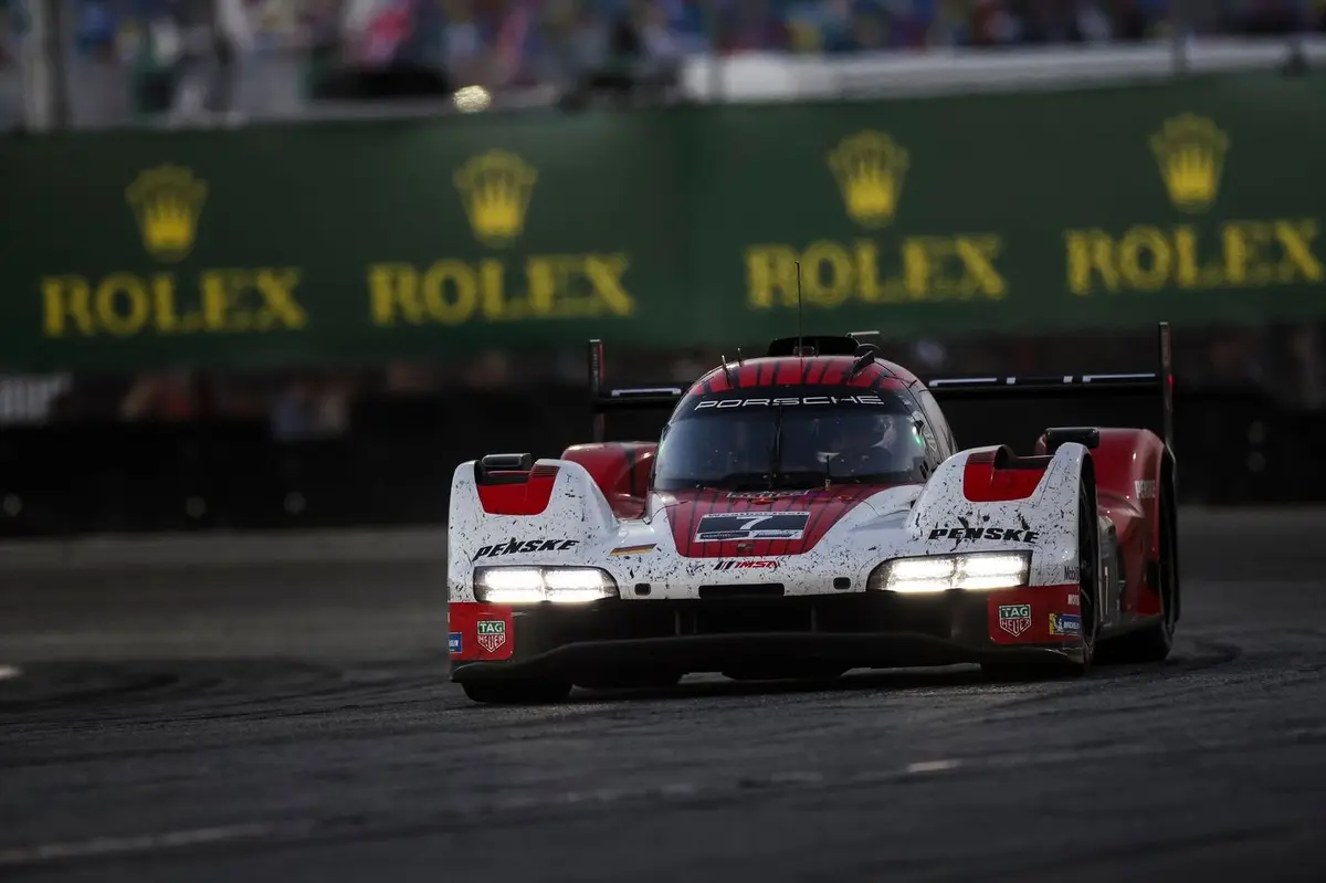 Rolex 24, Hour 18: Porsche leads as race resumes after prolonged FCY