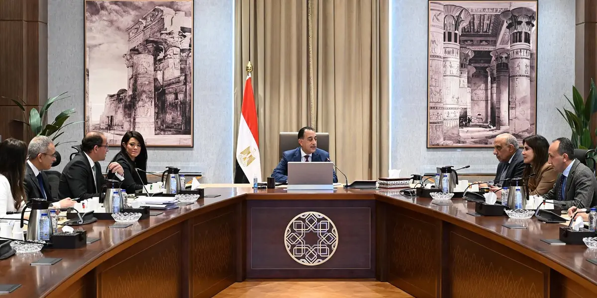 رئيس الوزراء يستعرض مستجدات حل مشكلة مديونيات «الكهرباء» لدى الجهات الحكومية - أموال الغد