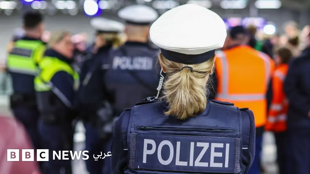 السلطات الألمانية تعتقل شخصاً يُشتبه بانتمائه لحماس وتخطيطه لهجوم - BBC News عربي