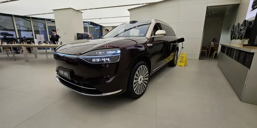 مراجعة تصميم ومميزات AITO M9 2026: مدى بطارية 600 كم وسعر تنافسي