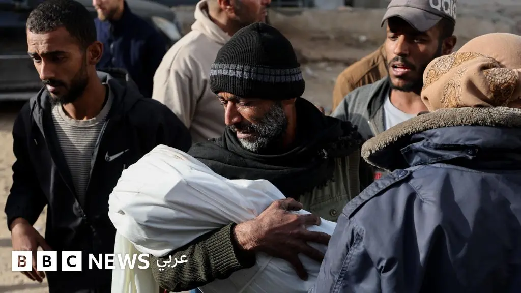 إسرائيل توافق على فتح معبر رفح بشكل "محدود" بعد انتهاء عملية البحث عن جثمان آخر رهينة في غزة، وحماس تشير لتقديمها معلومات للوسطاء - BBC News عربي