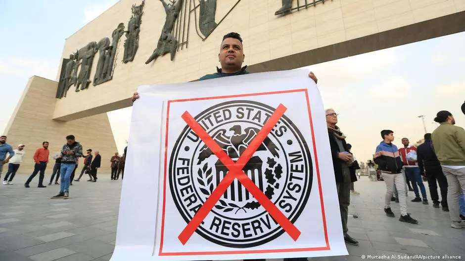 لماذا تتراجع هيمنة الدولار في الشرق الأوسط؟