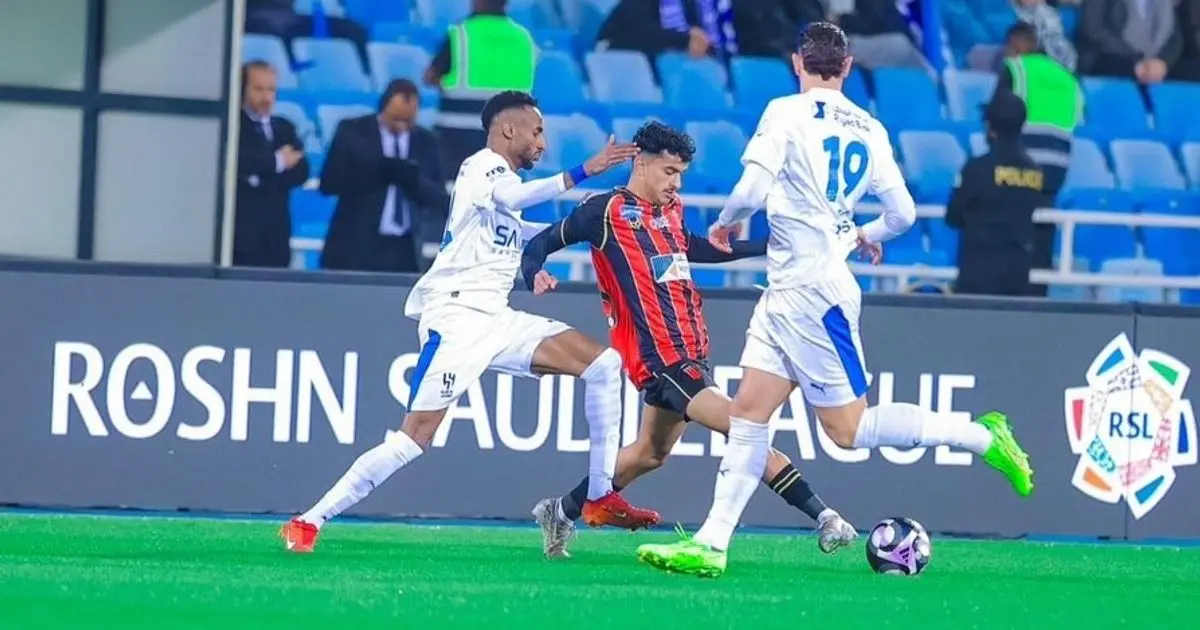 شاهد.. الرياض يفرمل الهلال ويخلط الأوراق بقمة الدوري السعودي