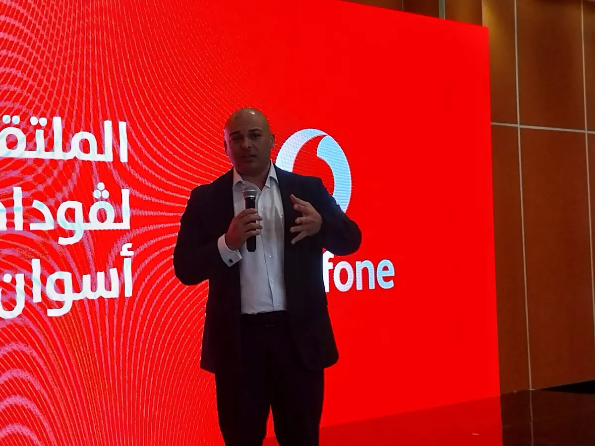 أيمن السعدني: الاتصالات أقل القطاعات تحريكًا للأسعار.. وتأثير زيادة تكاليف التشغيل قيد الدراسة - أموال الغد