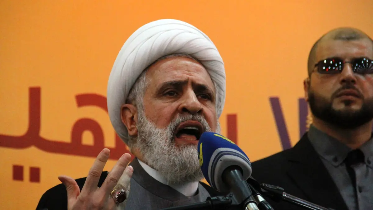 حزب الله "لن يكون حياديًا".. قاسم محذرًا من شن حرب على إيران