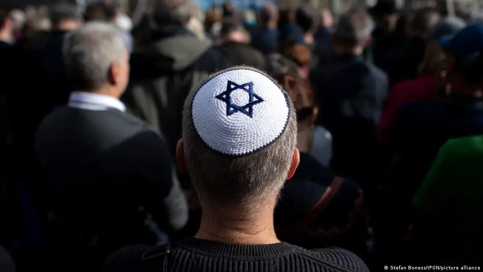 ذهب الخوف وبقي الحذر .. شباب يهود ومعاداة السامية في ألمانيا