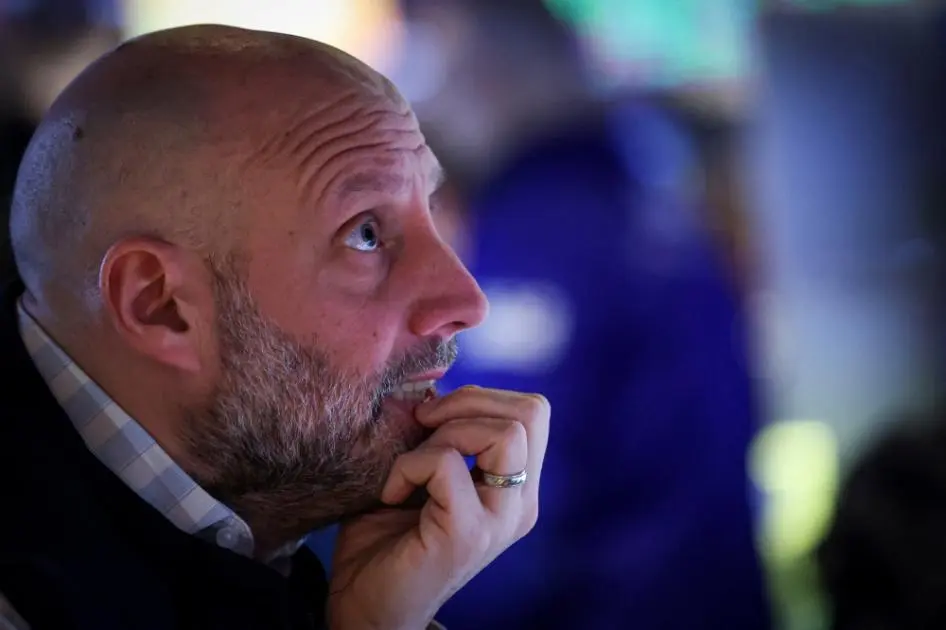 الدولار يتعرض لضغوط جديدة.. ومعنويات سوق السندات هشة