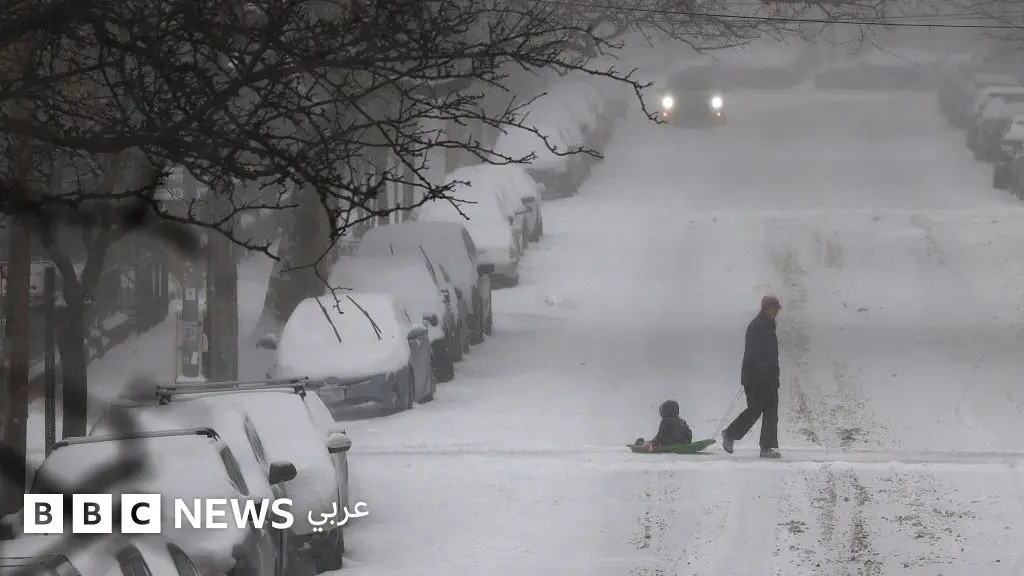 العاصفة فيرن: مقتل 17 شخصاً على الأقل جراء عاصفة شتوية في الولايات المتحدة، تسببت في انقطاع التيار الكهربائي وإلغاء الرحلات الجوية - BBC News عربي
