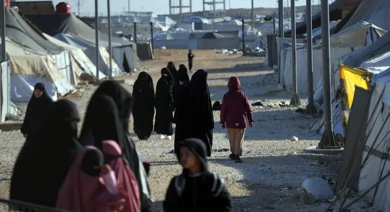 مفوضية اللاجئين: عشرات الآلاف نزحوا في شمال شرق سوريا، واستئناف المساعدات لمخيم الهول