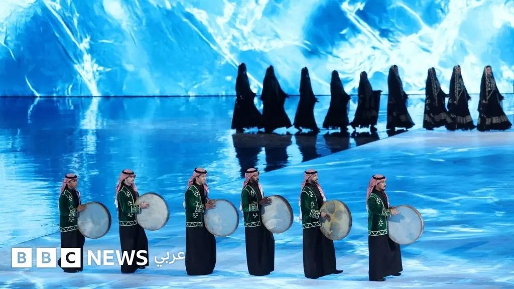 "نيوم": حلم سعودي يتكيّف مع الواقع الاقتصادي - BBC News عربي