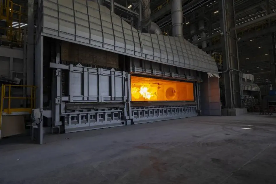 «الإمارات للألمنيوم» تشغّل فرن الصهر بمصنعها في أبوظبي