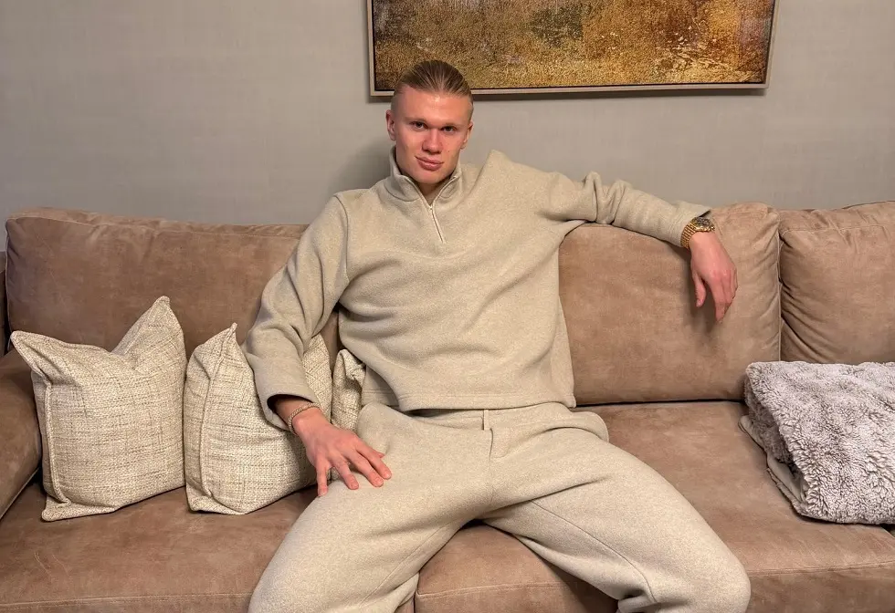 هالاند يحدث ضجة بعد زيارته مقهى عائليا صغيرا (صورة)