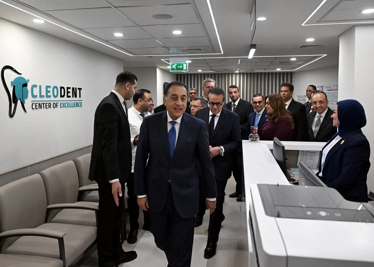 رئيس الوزراء يتفقد عددا من الأقسام المختلفة بمستشفى كليوباترا التجمع (سكاي) - سوق الدواء