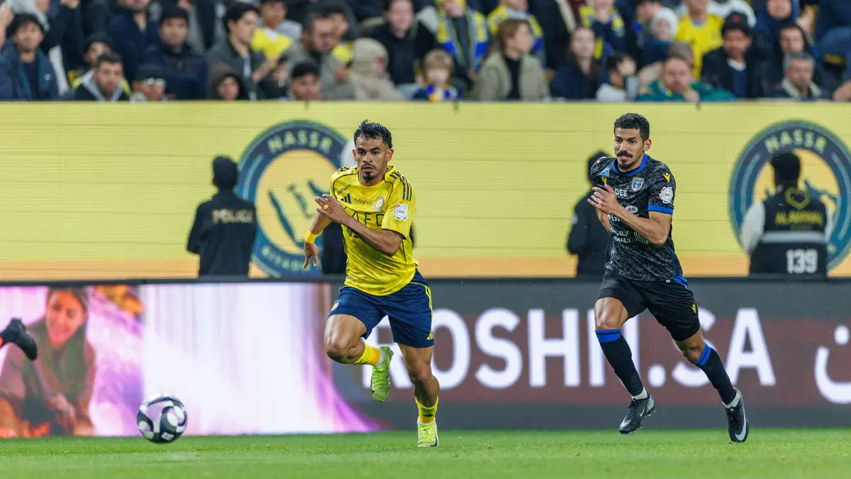 بالفيديو.. كواليس حوار مثير للجدل بين لاعب النصر وحكم بعد مباراة التعاون