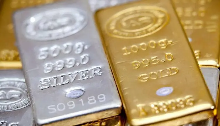 الذهب والفضة يقتربان من مستويات قياسية بدعم من الطلب على الملاذات الآمنة