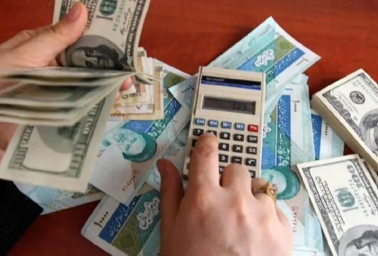 العملة الإيرانية تهوي لمستوى غير مسبوق عند 1.5 مليون ريال للدولار