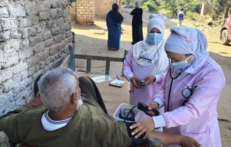 هيئة الرعاية الصحية تكثف الزيارات المنزلية لكبار السن والفئات الأولى بالرعاية بمحافظة الأقصر