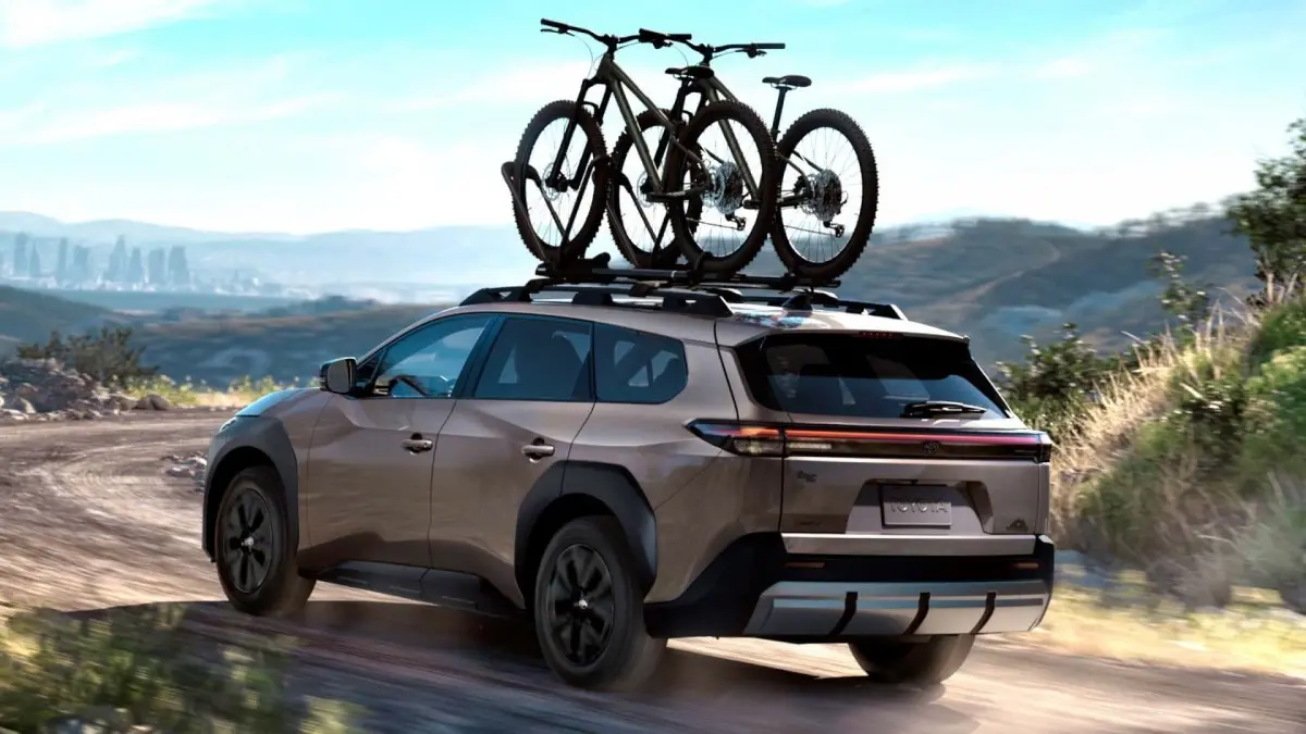 تويوتا تكشف عن أسعار C-HR و bZ Woodland في الولايات المتحدة