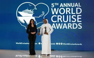 دلافين عُمان ترحب بكم في خور شم