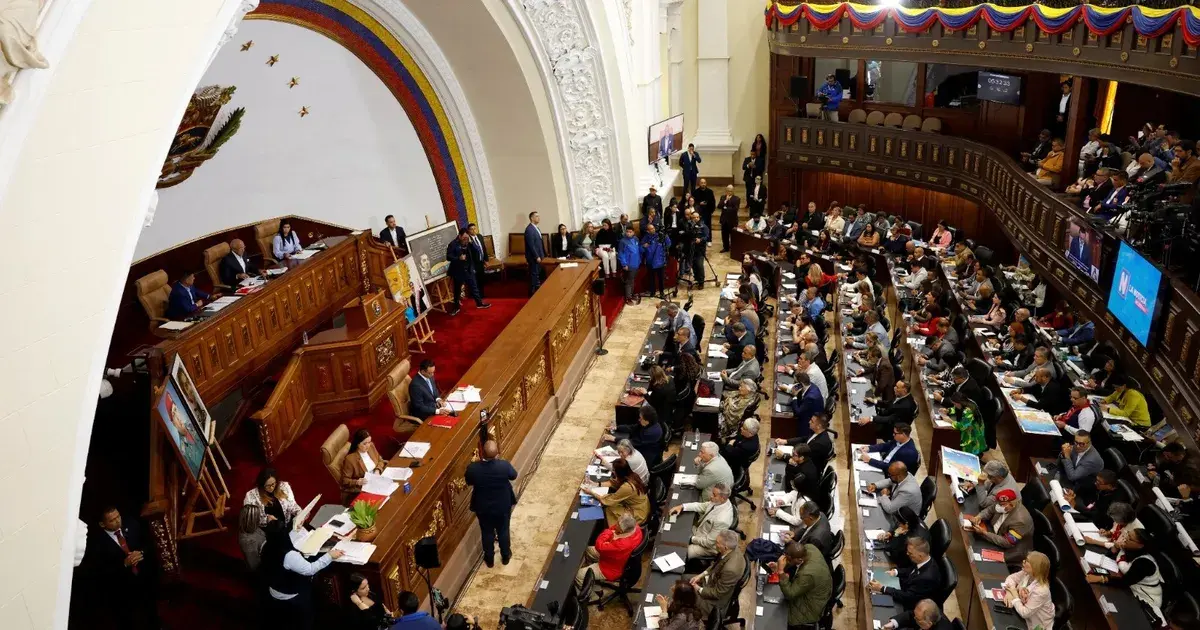 فنزويلا.. الحكم بين رئيس لديه صلاحيات واسعة وبرلمان أحادي الغرفة
