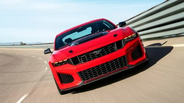 سعر فورد موستنج دارك هورس SC في السعودية