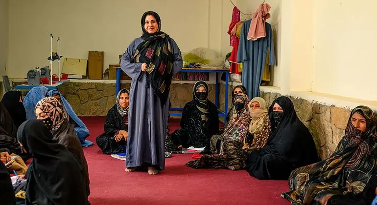 مسؤولة أممية تحث على رفع القيود المفروضة على النساء الأفغانيات