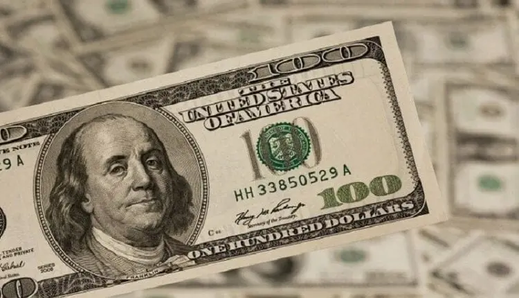 الدولار تحت الضغط… ماذا وراء تراجع العملة الأمريكية؟