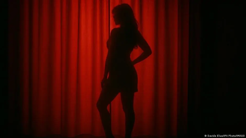 "تكلموا معنا" تعليق بائعات هوى في ألمانيا حول حظر الدعارة