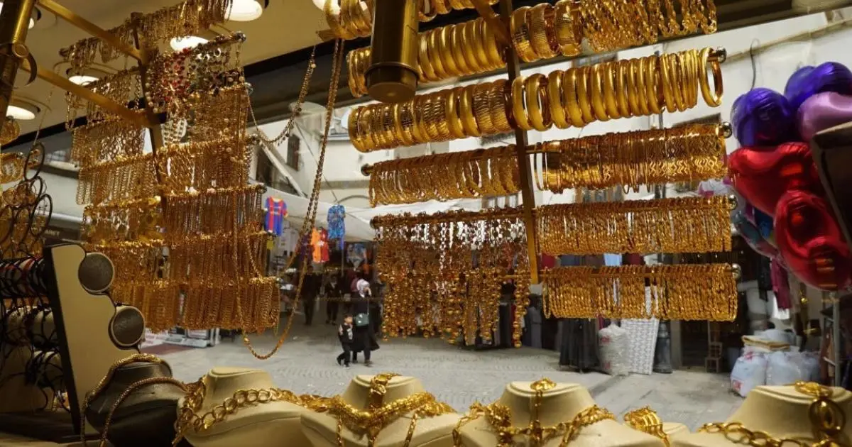 الذهب يسجل رقماً قياسياً ويتجاوز 5300 دولار للأونصة