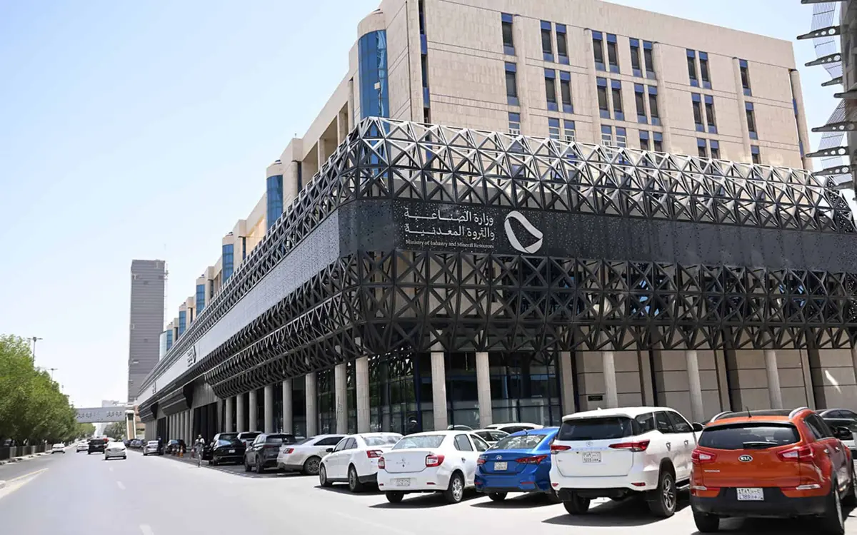 وزارة الصناعة تنفذ 1356 زيارة تفتيشية لمصانع المملكة.. الرياض والشرقية تتصدران القائمة