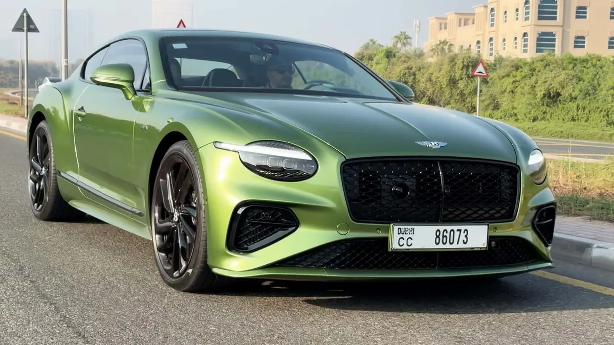 أرستقراطية الملامح رشيقة الأداء