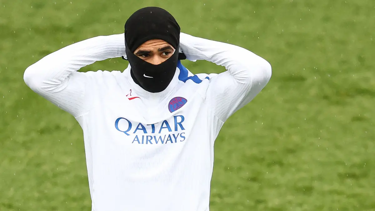 قبل القمة المنتظرة.. نجم نيوكاسل يصف حكيمي بالاستثنائي