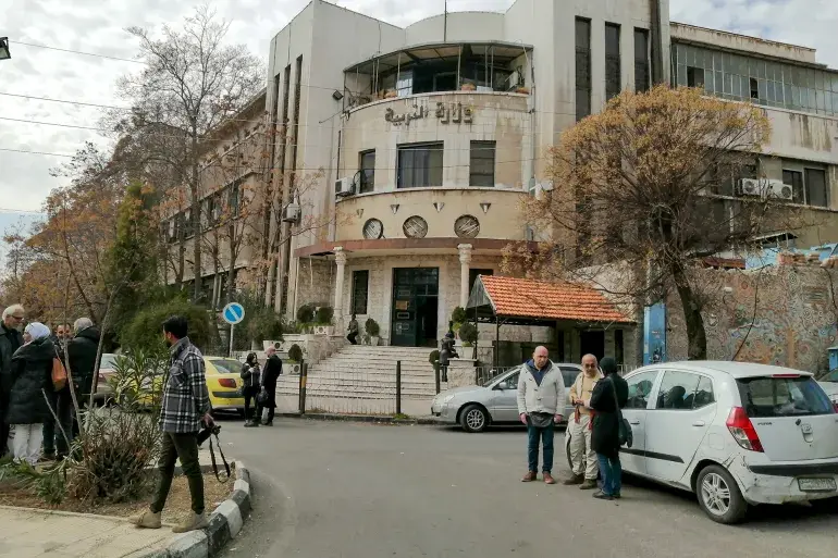 التربية تسمح بنقل الكوادر التعليمية في المناطق المحررة من سيطرة قسد