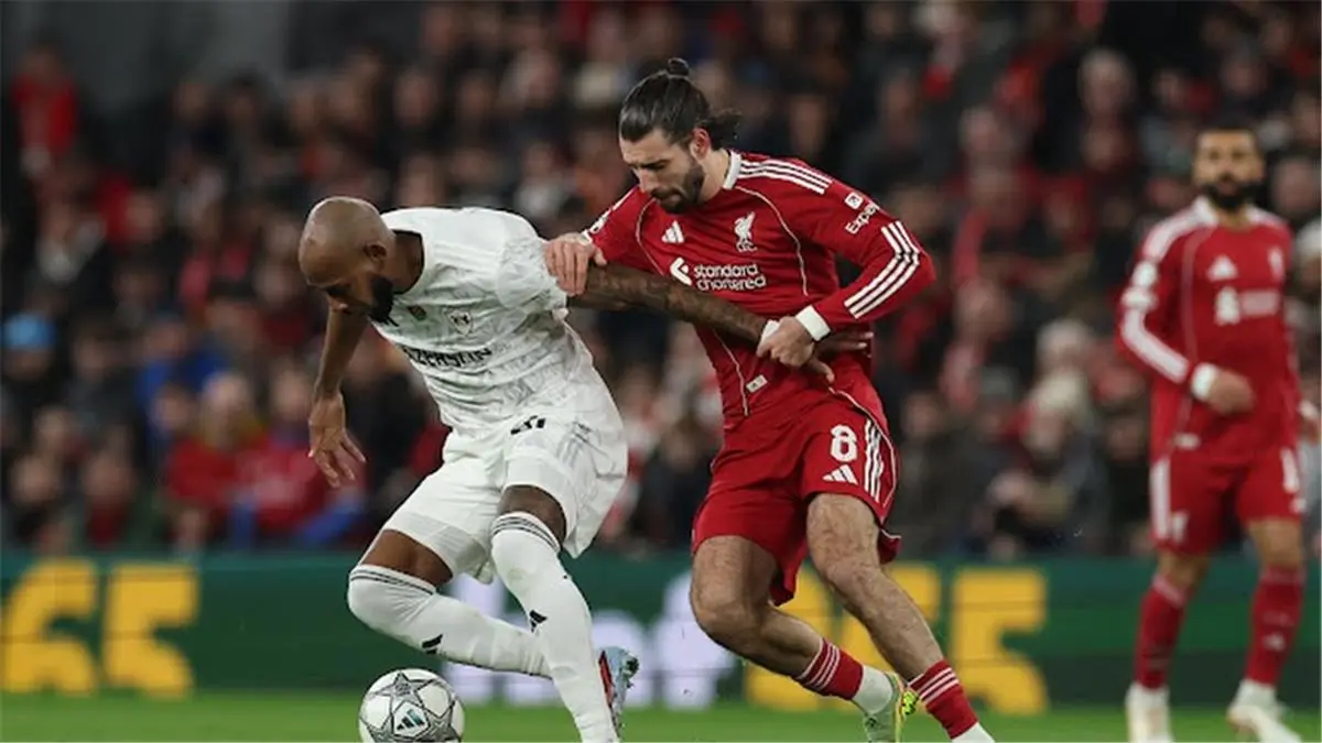 لاعب ليفربول يغادر مباراة قره باج مصابًا