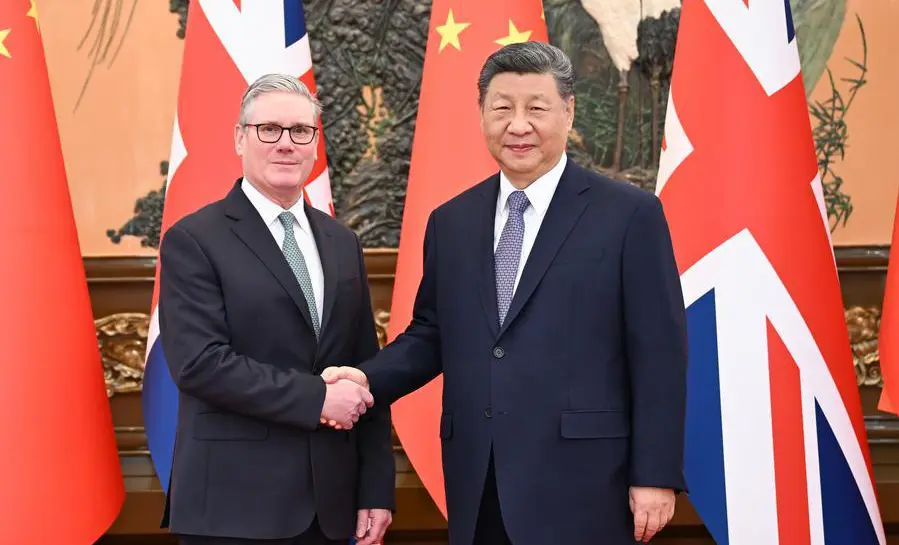 بريطانيا والصين تؤكدان أهمية تعزيز العلاقات وتجاوز الخلافات