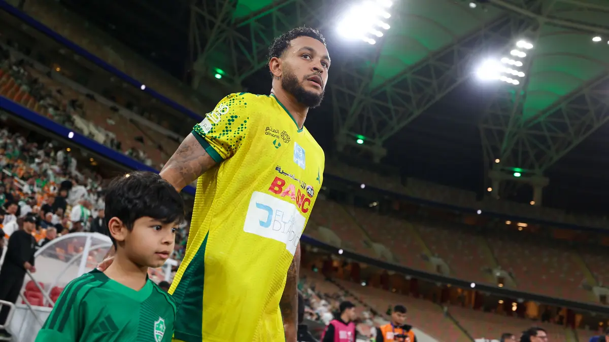 بالفيديو.. الخليج يفتح الباب أمام انتقال جوشوا كينج إلى الهلال