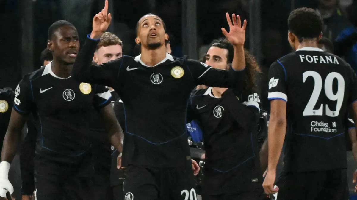 بيدرو يتقبل هدايا بالمر.. ويمزق شباك نابولي بقذيفتين