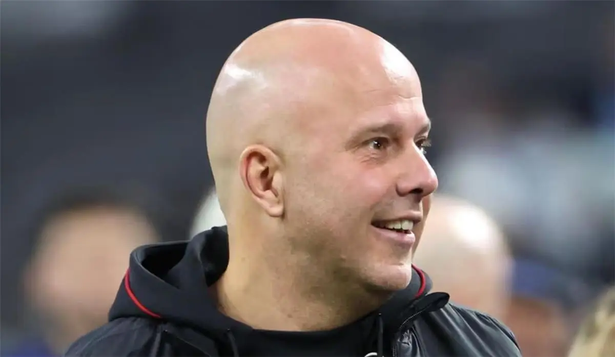 سلوت يوضح سبب تغيير مركز لاعب ليفربول أمام قره باج